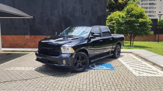 RAM CLASSIC 5.7 V8 GASOLINA LARAMIE NIGHT EDITION CD 4X4 AUTOMÁTICO